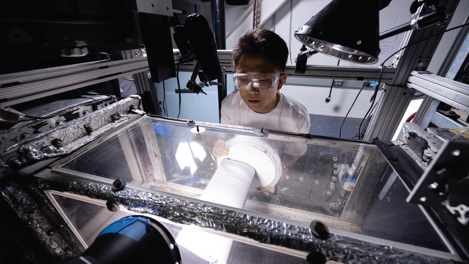Man using icing machine, overhead shot